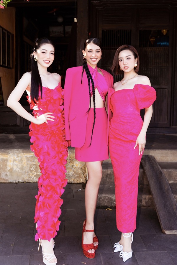  
Màn đọ sắc của bộ 3 Hoa hậu Việt Nam 2018.