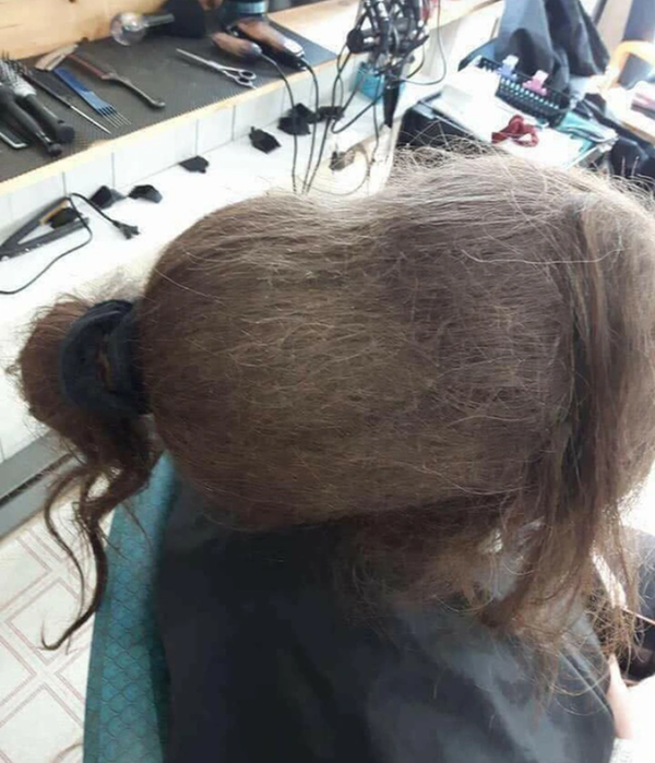    Mái tóc không được gội nhiều tháng khiến ai nhìn cũng hoảng sợ. (Ảnh minh họa: Reddit)