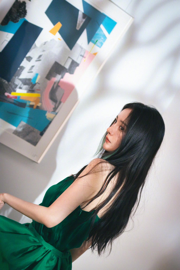    Visual khiến đàn em tuổi đôi mươi phải nối gót chạy dài. (Ảnh: Sina)