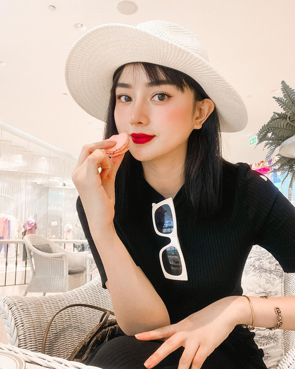 Gái đẹp được đàn ông lạ xin số ở sân bay, miễn cưỡng cho mới biết là đại gia Thái Lan có niềm vui "giản dị" tặng nhà tậu siêu xe - Ảnh 8.