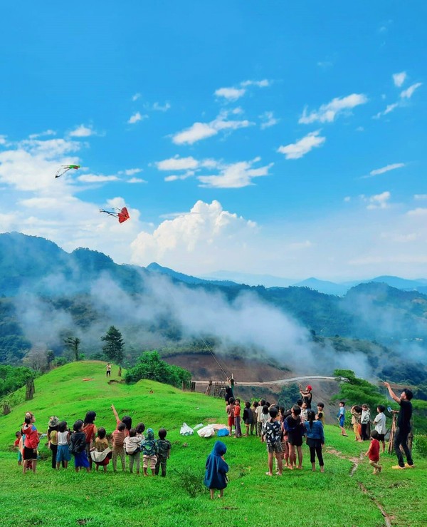 Rạp chiếu phim đặc biệt trên núi: Không bắp, không nước vẫn hút khách