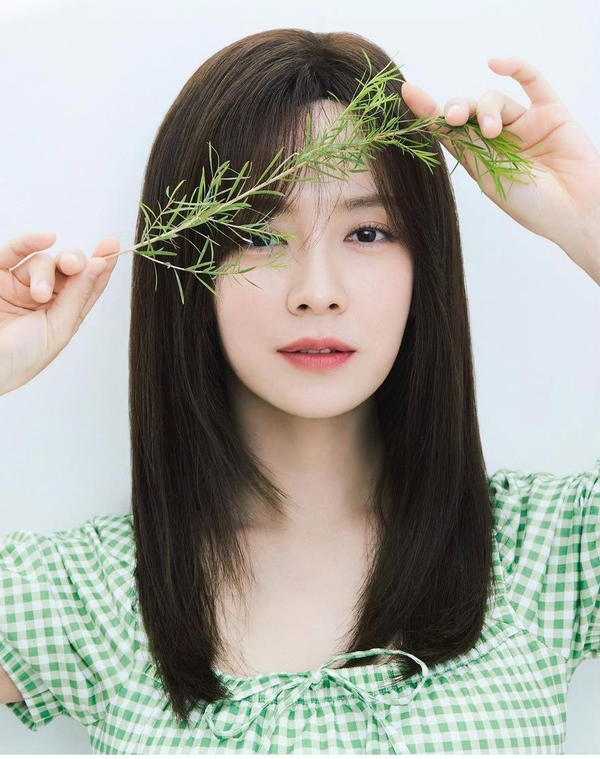  
“Gái độc thân” Song Ji Hyo khoe sắc trong trẻo trong bộ ảnh gần đây. (Ảnh: Pinterest)