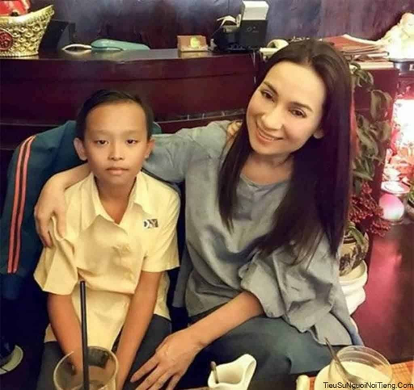  Vietnam Idol Kids 2016 cũng chính là cơ hội để Cường gặp gỡ mẹ nuôi Phi Nhung. (Ảnh: Vietnamnet) - Tin sao Viet - Tin tuc sao Viet - Scandal sao Viet - Tin tuc cua Sao - Tin cua Sao