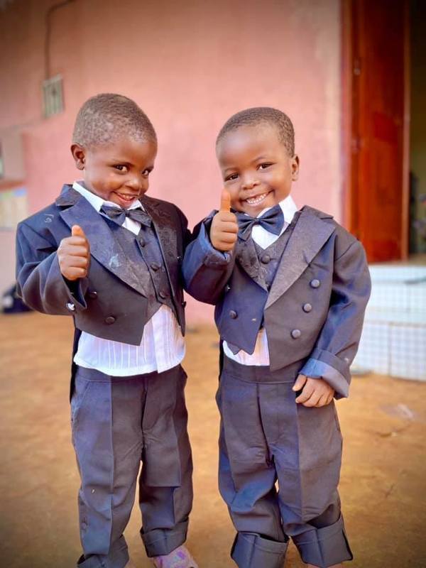 Buổi làm việc vất vả của chú cháu Lôi Con: Chỉ nhìn chú không nhìn mic