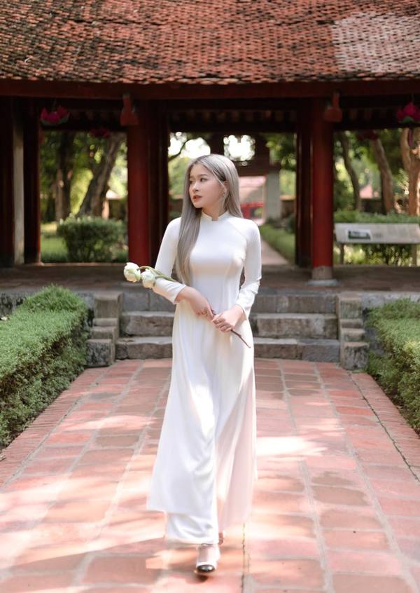    Nét đẹp dịu dàng của người con gái Việt. (Ảnh: Facebook Châu Anh - Chao)