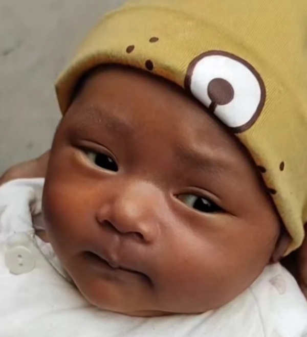 Em bé mới sinh ai cũng bảo Bao Công, sau 3 tháng hoá Bạch Tuyết