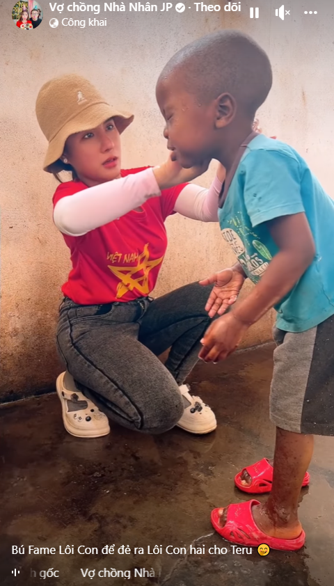  
Nữ YouTuber chia sẻ những khoảnh khắc giản dị bên cậu nhóc Lôi Con. (Ảnh: Facebook Vợ chồng Nhà Nhân JP)