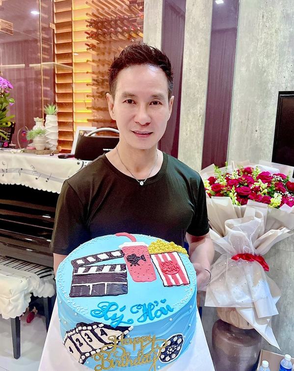Nam diễn viên trẻ trung trong tiệc sinh nhật tuổi 54. (Ảnh: FB Minh Hà) - Tin sao Viet - Tin tuc sao Viet - Scandal sao Viet - Tin tuc cua Sao - Tin cua Sao