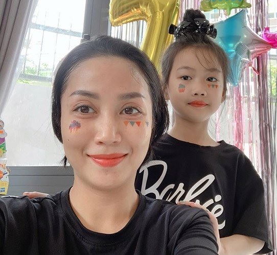  Nữ diễn viên tự hào về cô con gái nhỏ duy nhất trong gia đình. (Ảnh: FB Phạm Thị Thanh Vân) - Tin sao Viet - Tin tuc sao Viet - Scandal sao Viet - Tin tuc cua Sao - Tin cua Sao