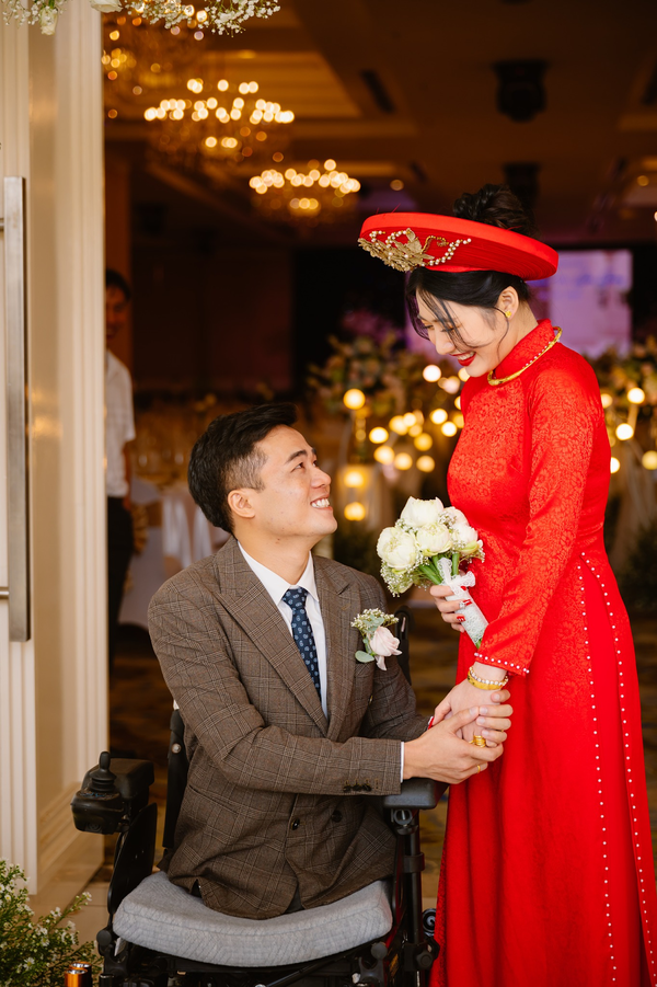  Chàng trai không chân Tô Đình Khánh và bạn gái xinh đẹp tên Thương đã tổ chức đám cưới vào đầu tháng 10 vừa qua. (Ảnh: FB Tô Đình Khánh)