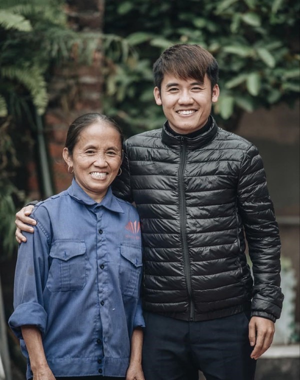  Bà Tân đã đánh đổi cả thanh xuân để nuôi các con khôn lớn. (Ảnh: FB Bà Tân Vlog)