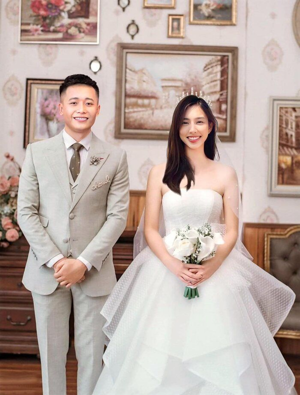  Quang Linh và Thùy Tiên được “đẩy thuyền” nhiều đến mức fan còn chế ảnh đám cưới của cả hai. (Ảnh: Vietnamnet)