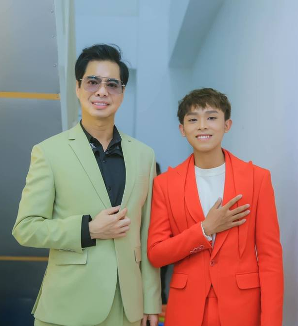  Hồ Văn Cường nhận được sự hậu thuẫn từ danh ca Ngọc Sơn. (Ảnh: FC Hồ Văn Cường) - Tin sao Viet - Tin tuc sao Viet - Scandal sao Viet - Tin tuc cua Sao - Tin cua Sao