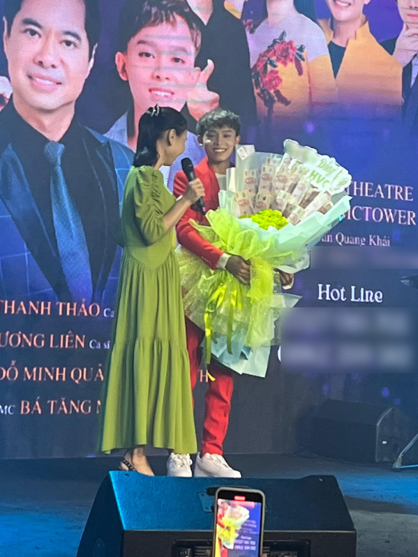  Show của nam ca sĩ trẻ luôn trong tình trạng “cháy vé”. (Ảnh: FC Hồ Văn Cường) - Tin sao Viet - Tin tuc sao Viet - Scandal sao Viet - Tin tuc cua Sao - Tin cua Sao