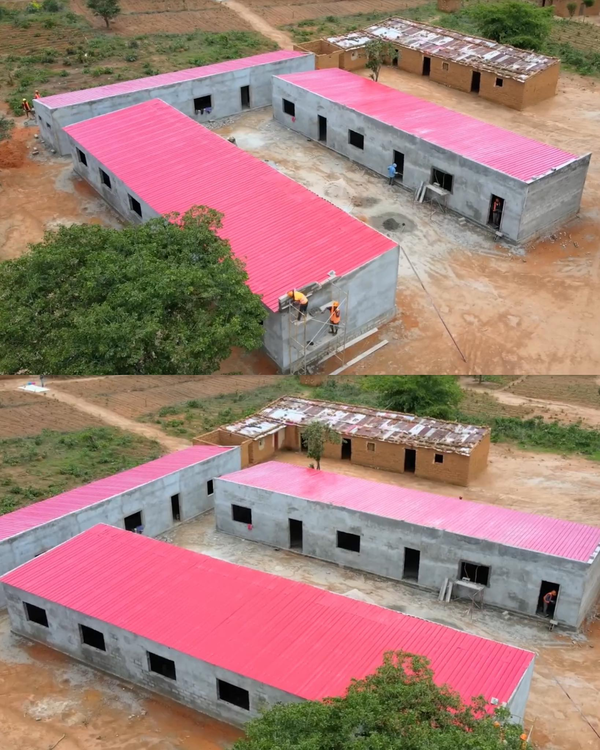  
Nhìn từ trên, trường học được xây dựng với quy mô đẹp mắt và đồng đều. (Ảnh: YouTube Quang Linh Vlogs)