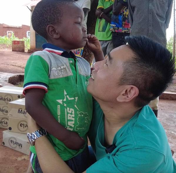  Lôi Con khóc sướt mướt khi nghe tin chú Tiến về nước. (Ảnh: Facebook Tiến Nguyễn)