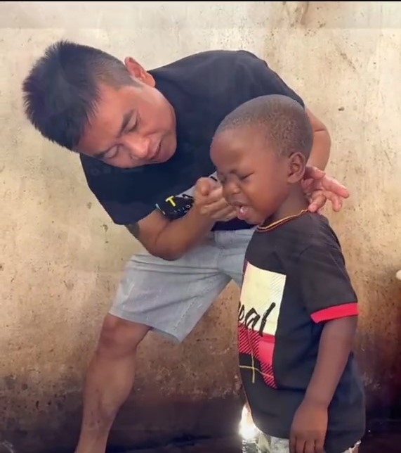  Hai chú cháu lúc nào cũng chơi đùa vui vẻ cùng nhau. (Ảnh: TikTok Tiến Nguyễn)