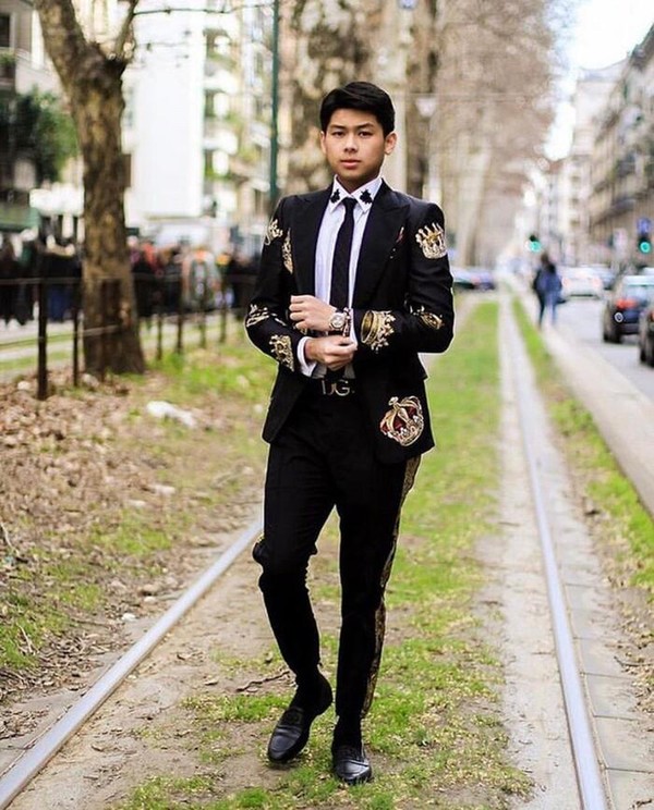  
Cậu út nhà Johnathan Hạnh Nguyễn sở hữu đầy đủ tiền tài và địa vị ở tuổi 23. (Ảnh: Instagram @hhieunguyenn)