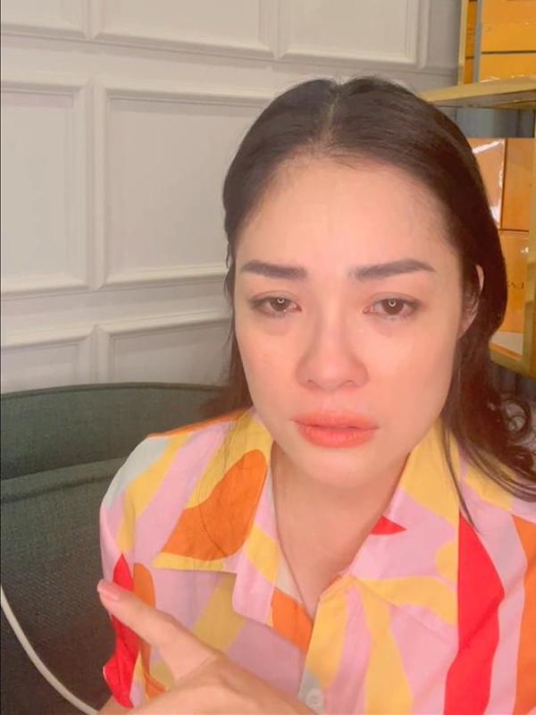  Cô livestream và cho biết mình bị lừa, số tiền hiện tại đã lên đến cả tỷ đồng. (Ảnh: FB Duong Cam Lynh) - Tin sao Viet - Tin tuc sao Viet - Scandal sao Viet - Tin tuc cua Sao - Tin cua Sao