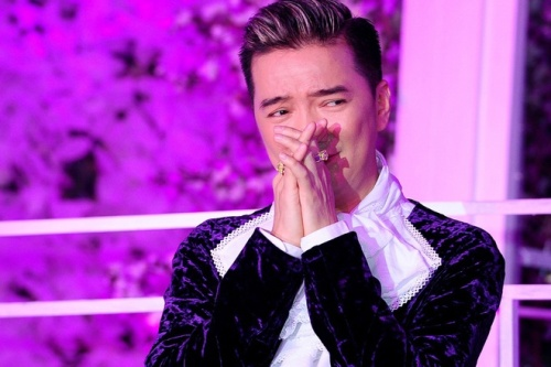  Đàm Vĩnh Hưng đã “tiếp tay” trả nợ cho mẹ ruột suốt 10 năm. (Ảnh: Pinterest) - Tin sao Viet - Tin tuc sao Viet - Scandal sao Viet - Tin tuc cua Sao - Tin cua Sao