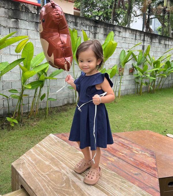  Môi trường giáo dục đầu tiên của Leon và Lisa được bậc phụ huynh vô cùng chăm chút. (Ảnh: FB Ho Ngoc Ha) - Tin sao Viet - Tin tuc sao Viet - Scandal sao Viet - Tin tuc cua Sao - Tin cua Sao