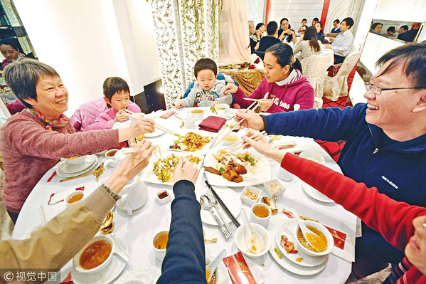  
Việc gặp gia đình của đối tượng ngay trong lần hẹn hò đầu sẽ rất áp lực với nhiều người. (Ảnh minh họa: China Daily)