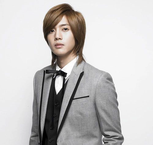  
Tạo hình lãng tử của Kim Hyun Joong trong Vườn Sao Băng. (Ảnh: Naver)