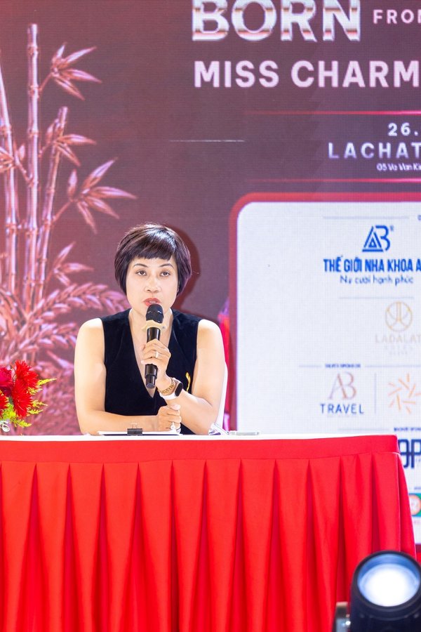 Bà Nguyễn Thị Thúy Nga (Chủ tịch Miss Charm Org, Trưởng Ban giám khảo) chia sẻ về cuộc thi năm nay.
Bà Nguyễn Thị Thúy Nga (Chủ tịch Miss Charm Org, Trưởng Ban giám khảo) chia sẻ về cuộc thi năm nay.