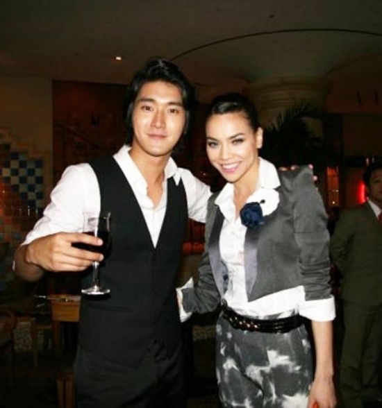 
Hồ Ngọc Hà và cuộc gặp mặt với Choi Si Won vào năm 2009. - Tin sao Viet - Tin tuc sao Viet - Scandal sao Viet - Tin tuc cua Sao - Tin cua Sao