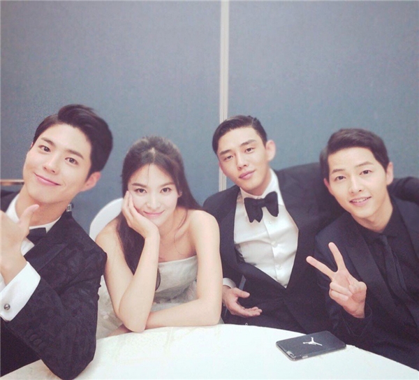 Song Hye Kyo chia sẻ về tình bạn “tay ba” với hai mĩ nam hàng đầu