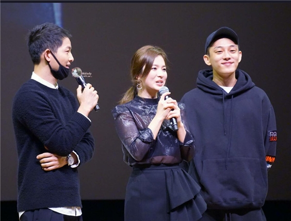 Song Hye Kyo chia sẻ về tình bạn “tay ba” với hai mĩ nam hàng đầu