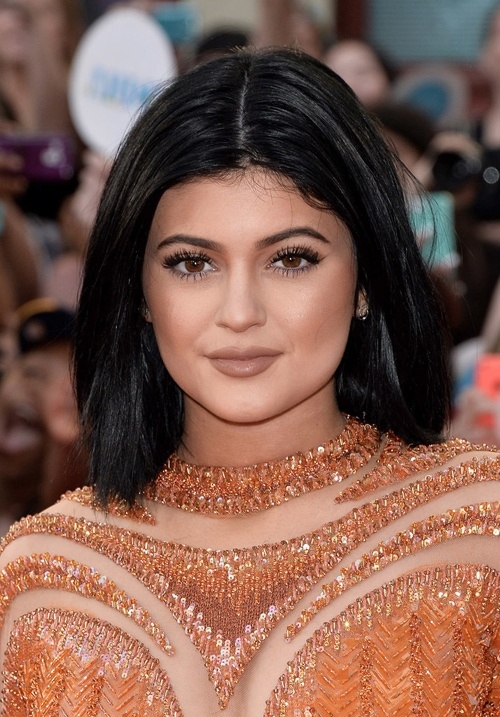 
Tháng 10/2014, Kylie chính thức khiến giới trẻ "phát cuồng" với bờ môi đầy đặn được tô son nude rất gợi cảm khi xuất hiện trong một sự kiện Imagine Ball 2014.
