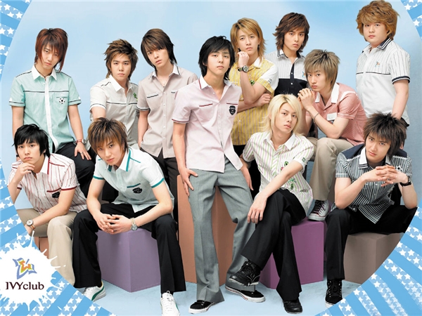 
13 chàng trai vui tính, đẹp trai của Super Junior vào 12 năm trước.