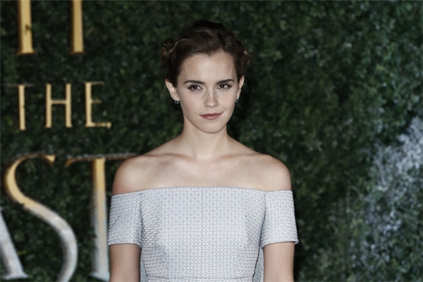 Emma Watson khiến fan ngất ngây với vẻ đẹp như công chúa