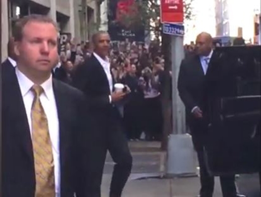 Xúc động hình ảnh ông Obama được dân Mỹ chào đón nhiệt tình trên phố