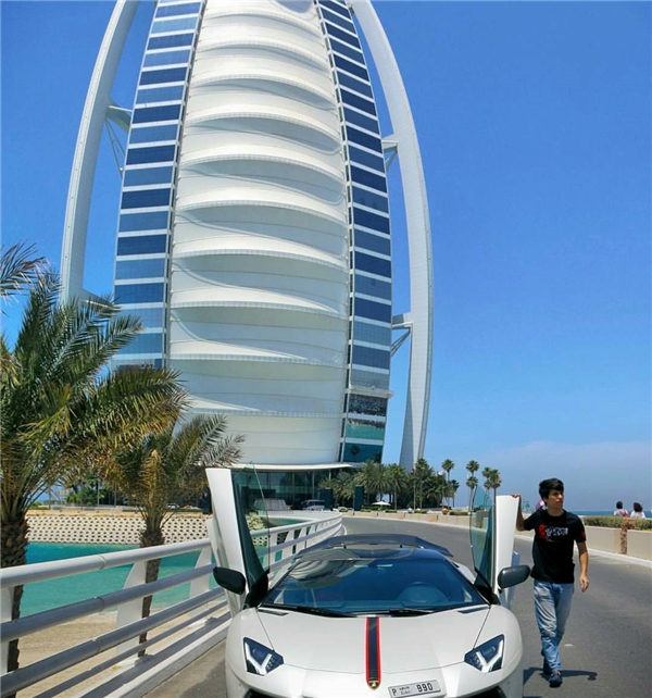 Hội con nhà giàu Dubai và những thứ khiến dân tình “phát choáng”