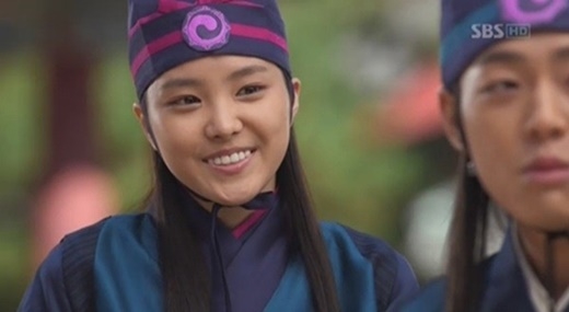
Nhiều người cho rằng gương mặt của Na Eun chỉ bẳng những người đóng vai hầu gái, vai phụ trong phim mà thôi.