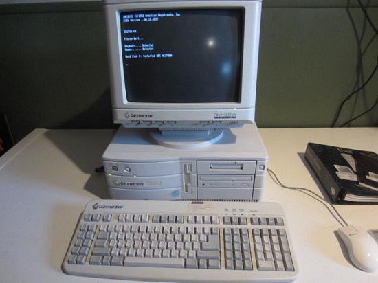 
Thay vì dùng Windows mới như hiện nay, thế hệ 8x và 9x đời đầu phải học các lệnh trong MS-DOS.