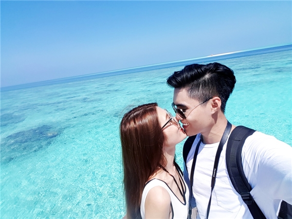 
Cặp đôi trao nhau nụ hôn ngọt ngào tại "thiên đường" Maldives. - Tin sao Viet - Tin tuc sao Viet - Scandal sao Viet - Tin tuc cua Sao - Tin cua Sao