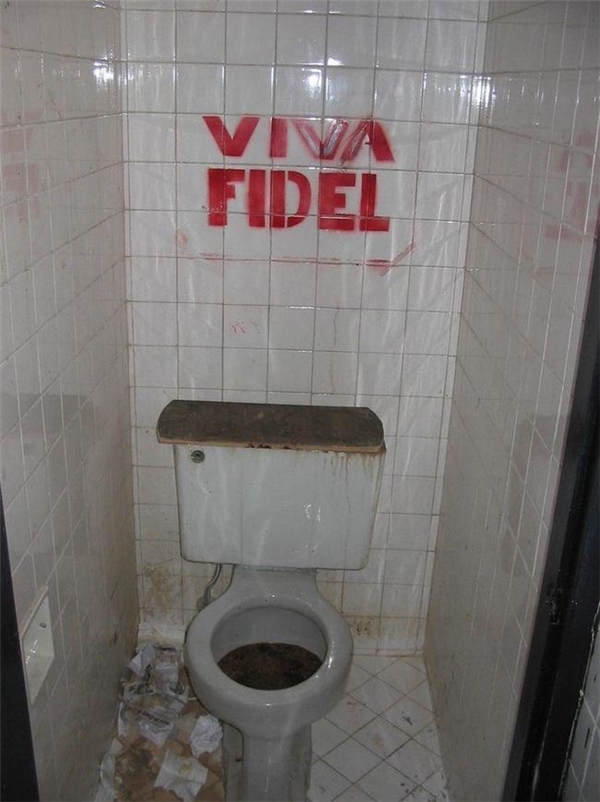 
Nhà vệ sinh ở Cuba. 