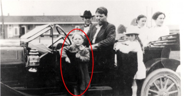 
Cậu bé Bobby Dunbar mất tích vào năm 1912. (Ảnh: Internet)