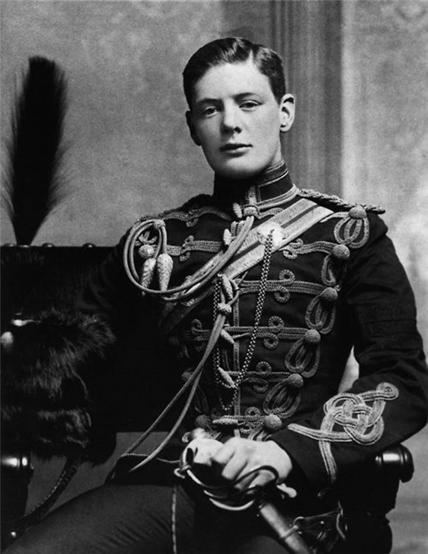 
Thời trẻ, Thủ tướng Anh Winston Churchill cũng từng là một “soái ca chính hiệu”.
