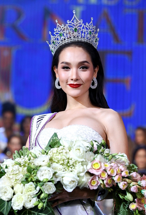 Vẻ đẹp nóng bỏng của Tân Hoa hậu Chuyển giới Quốc tế đến từ Thái Lan