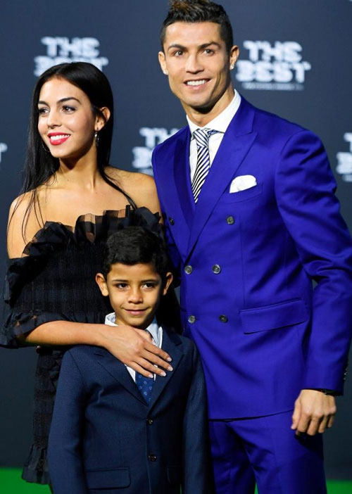 
Danh tính người mang thai hộ C.Ronaldo không được tiết lộ. Báo giới chỉ khai thác được người này có quốc tịch Mỹ.