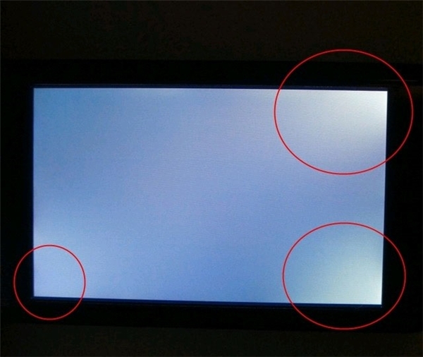
Lỗi hở sáng thường xuất hiện ở phần rìa màn hình iPhone.
