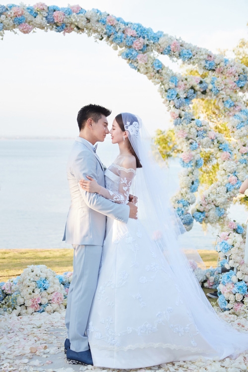 
Đám cưới hoành tráng cực lãng mạn của Ngô Kỳ Long và Lưu Thi Thi tiêu tốn hết 20 triệu tệ (khoảng 70 tỷ đồng).