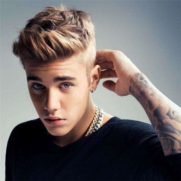 
5. Nói về độ nổi tiếng và giàu có thì không thể nhắc đến Justin Bieber. Hoàng tử nhạc pop nắm giữ 56 triệu USD (khoảng 1.290 tỉ đồng) trong năm qua.