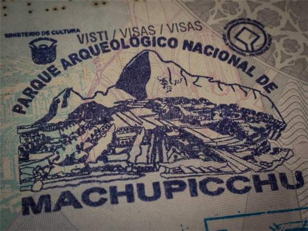 Mặc dù di sản UNESCO này nằm tại đất nước Peru, khách du lịch có thể có một con dấu riêng trên hộ chiếu của mình khi ghé thăm di tích của người Incan này.