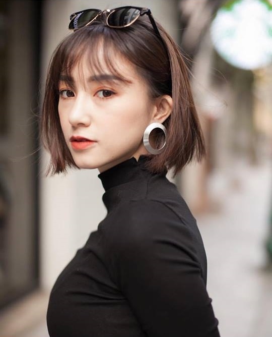 Hot girl Việt bị nghi “dao kéo”: Người im lặng, kẻ phân trần