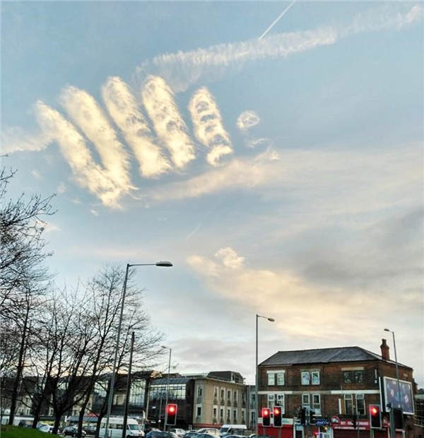 
"Bàn tay của Chúa" trên bầu trời Anh Quốc